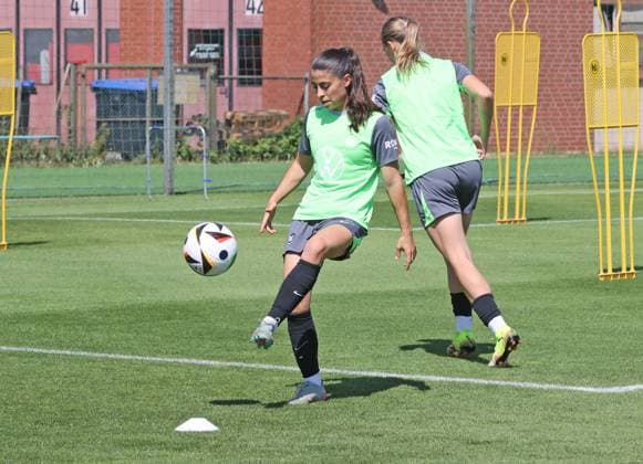 Trainingsstart VfL Wolfsburg Frauen Wolfsburg, 04.07.2025, Fußball, Frauen, Google Pixel Frauen-Bundesliga, VfL Wolfsburg, Trainingstart, Bild zeigt: Impressionen vom Training, Judit Pujols Wolfsburg