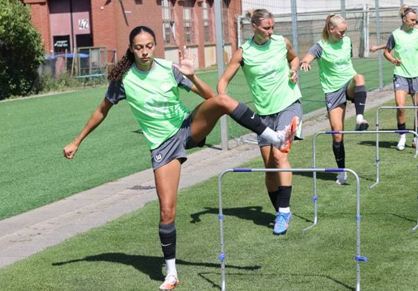 Trainingsstart VfL Wolfsburg Frauen Wolfsburg, 04.07.2025, Fußball, Frauen, Google Pixel Frauen-Bundesliga, VfL Wolfsburg, Trainingstart, Bild zeigt: Impressionen vom Training, Kessya Bussy Wolfsburg