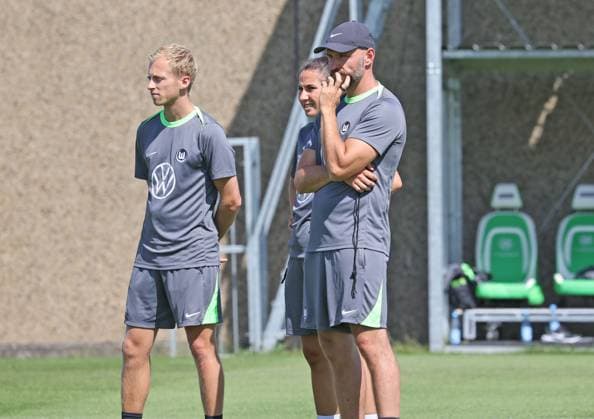 Trainingsstart VfL Wolfsburg Frauen Wolfsburg, 04.07.2025, Fußball, Frauen, Google Pixel Frauen-Bundesliga, VfL Wolfsburg, Trainingstart, Bild zeigt: Impressionen vom Training, VfL-Trainer Stephan Lerch Wolfsburg