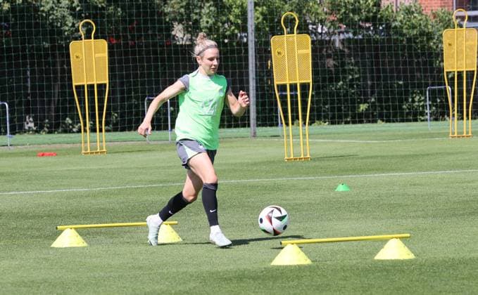 Trainingsstart VfL Wolfsburg Frauen Wolfsburg, 04.07.2025, Fußball, Frauen, Google Pixel Frauen-Bundesliga, VfL Wolfsburg, Trainingstart, Bild zeigt: Impressionen vom Training, Svenja Huth Wolfsburg