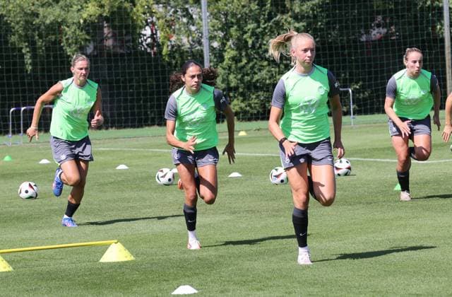 Trainingsstart VfL Wolfsburg Frauen Wolfsburg, 04.07.2025, Fußball, Frauen, Google Pixel Frauen-Bundesliga, VfL Wolfsburg, Trainingstart, Bild zeigt: Impressionen vom Training, Kessya Bussy Wolfsburg