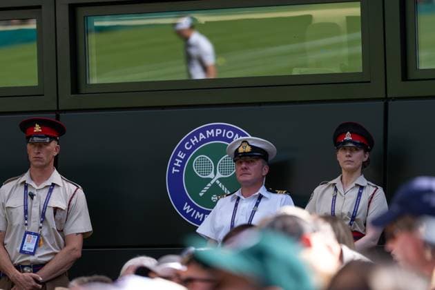 2025-07-04 Wimbledon 2025 LONDON, ENGLAND - JULY 4: centre court atmosphere, atmosphere Wimbledon during Wimbledon 2025 at All England Lawn Tennis & Croquet Club on July 4, 2025 in London, England. London All England Lawn Tennis & Croquet Club England Content not available for redistribution in The Netherlands directly or indirectly through any third parties. Copyright: xMarleenxFouchierx