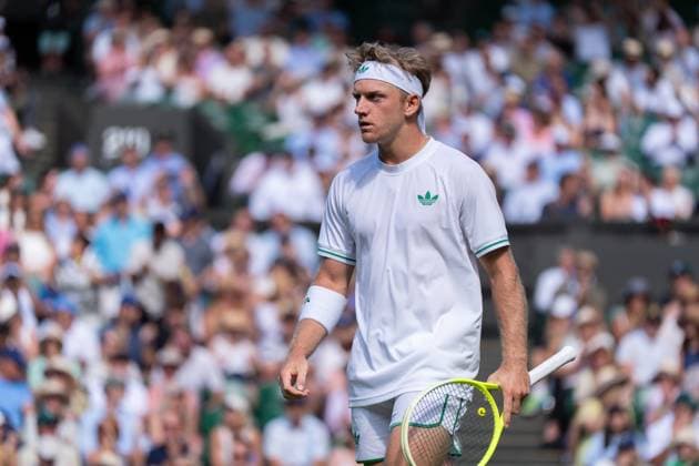 2025-07-04 Wimbledon 2025 LONDON, ENGLAND - JULY 4: Alejandro Davidovich Fokina of Spain during Wimbledon 2025 at All England Lawn Tennis & Croquet Club on July 4, 2025 in London, England. London All England Lawn Tennis & Croquet Club England Content not available for redistribution in The Netherlands directly or indirectly through any third parties. Copyright: xMarleenxFouchierx