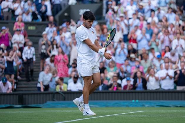 2025-07-04 The Championships Wimbledon 2025 LONDON, UNITED KINGDOM - JULY 4: Carlos Alcaraz of Spain during Day Five of The Championships Wimbledon 2025 at All England Lawn Tennis and Croquet Club on July 4, 2025 in London, United Kingdom. (Photo by Marleen Fouchier BSR Agency) London United Kingdom Content not available for redistribution in The Netherlands directly or indirectly through any third parties. Copyright: xBSRxAgencyx