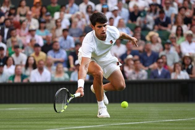 Carlos Alcaraz during his third round match Wimbledon Tennis Championships, Day 5, The All England Lawn Tennis and Croquet Club, London, UK - 04 Jul 2025London The All England Lawn Tennis and United Kingdom  Copyright: xEllaxLing Shutterstockx 15384471bf