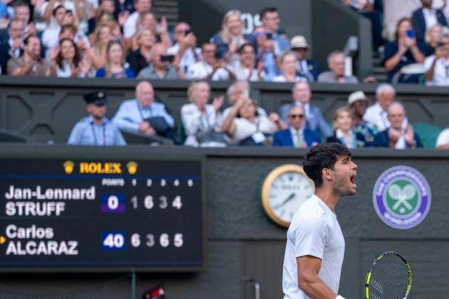 Carlos Alcaraz during his Wimbledon 2025 Men?s Singles third round tennis match against Jan-Lennard Struff at the All England Tennis Club in London, England (Richard Callis SPP) Copyright: xRichardxCallis SPPx spp-en-RiCa-SPP25_richiecallis_040725_18898
