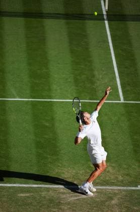 Wimbledon 2025 Jan-Lennard Struff v Carlos Alcaraz Wimbledon Championships 2025 Day 5, 04 07 25 Gentlemens Singles - Third Round Centre Court Jan-Lennard Struff vs Carlos Alcaraz. Carlos Alcaraz in action  Copyright: xBradleyxOrmesherx NINTCHDBPICT001007575289
