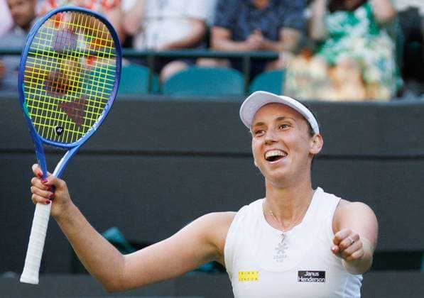 Belgian Elise Mertens celebrates after winning a tennis match between Belgian Mertens and Ukrainian Svitolina, in the third round of the women s singles at the 2025 Wimbledon grand slam tournament, Friday 04 July 2025 at the All England Tennis Club, in South-West London, Britain. BENOITxDOPPAGNE  x128434741x