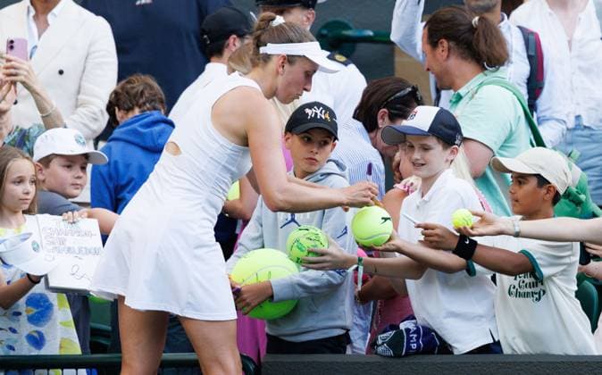 Belgian Elise Mertens pictured after a tennis match between Belgian Mertens and Ukrainian Svitolina, in the third round of the women s singles at the 2025 Wimbledon grand slam tournament, Friday 04 July 2025 at the All England Tennis Club, in South-West London, Britain. BENOITxDOPPAGNE  x128434888x