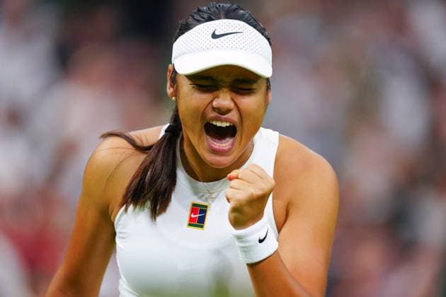 Emma Raducanu celebrates during her third round match Wimbledon Tennis Championships, Day 5, The All England Lawn Tennis and Croquet Club, London, UK - 04 Jul 2025London The All England Lawn Tennis and United Kingdom  Copyright: xJavierxGarcia Shutterstockx 15384469if
