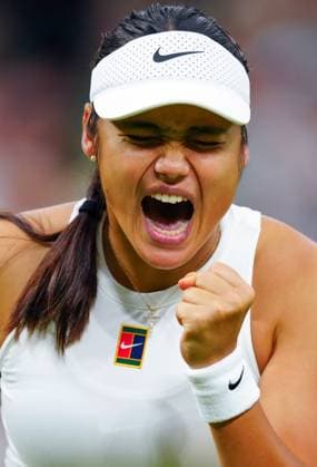 Emma Raducanu celebrates during her third round match Wimbledon Tennis Championships, Day 5, The All England Lawn Tennis and Croquet Club, London, UK - 04 Jul 2025London The All England Lawn Tennis and United Kingdom  Copyright: xJavierxGarcia Shutterstockx 15384469ic