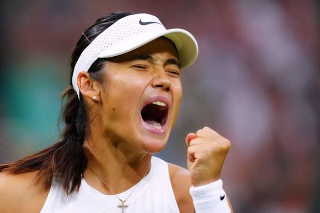 Emma Raducanu celebrates during her third round match Wimbledon Tennis Championships, Day 5, The All England Lawn Tennis and Croquet Club, London, UK - 04 Jul 2025London The All England Lawn Tennis and United Kingdom  Copyright: xJavierxGarcia Shutterstockx 15384469ih