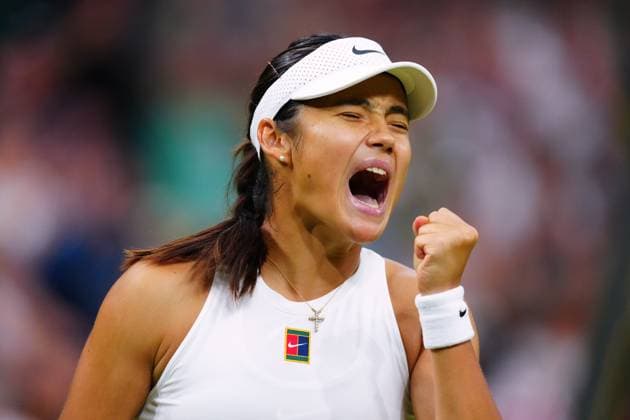 Emma Raducanu celebrates during her third round match Wimbledon Tennis Championships, Day 5, The All England Lawn Tennis and Croquet Club, London, UK - 04 Jul 2025London The All England Lawn Tennis and United Kingdom  Copyright: xJavierxGarcia Shutterstockx 15384469ii