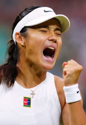 Emma Raducanu celebrates during her third round match Wimbledon Tennis Championships, Day 5, The All England Lawn Tennis and Croquet Club, London, UK - 04 Jul 2025London The All England Lawn Tennis and United Kingdom  Copyright: xJavierxGarcia Shutterstockx 15384469ig