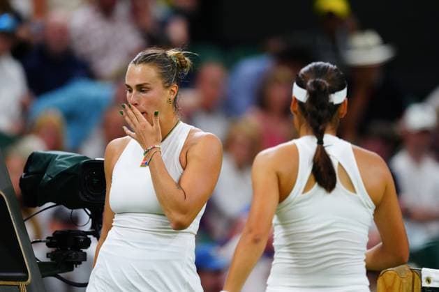 Aryna Sabalenka and Emma Raducanu during their third round match Wimbledon Tennis Championships, Day 5, The All England Lawn Tennis and Croquet Club, London, UK - 04 Jul 2025London The All England Lawn Tennis and United Kingdom  Copyright: xJavierxGarcia Shutterstockx 15384469jz