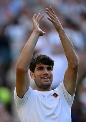Day Five: The Championships - Wimbledon 2025 LONDON, ENGLAND - JULY 4: Carlos Alcaraz of Spain celebrates following his victory against Jan-Lennard Struff of Germany in the Gentlemen s Singles third round match on day five of The Championships Wimbledon 2025 at All England Lawn Tennis and Croquet Club on July 4, 2025 in London, England. (Photo by Visionhaus via ) Carlos Alcaraz London All England Lawn Tennis and Croq England United Kingdom Copyright: xVisionhausx 776301257