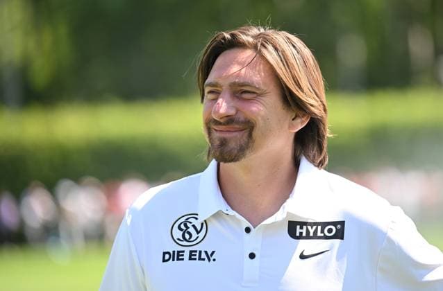 04.07.2025, xjhx, Fussball Testspiel, Kickers Offenbach - SV Elversberg v.l. Trainer Vincent Wagner (SV Elversberg) (DFL DFB REGULATIONS PROHIBIT ANY USE OF PHOTOGRAPHS as IMAGE SEQUENCES and or QUASI-VIDEO) Offenbach