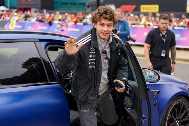 FORMULA 1 BRITISH GRAND PRIX 2025 Kimi Antonelli 12 (ITA), Mercedes AMG Petronas W16 waves at fans as he arrives in his car during the FORMULA 1 QATAR AIRWAYS BRITISH GRAND PRIX 2025 at the Silverstone Circuit, Silverstone, England, United Kingdom on 5 July 2025 Credit: Robbie Hoad Every Second Media Editorial use only. All images are copyright Every Second Media Limited. No images may be reproduced without prior permission. Copyright: xIMAGO EveryxSecondxMediax ESM-1519-0033 RobbiexHoadx xEveryxSecondxMediax