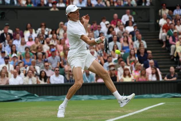 July 5, 2025, London, Celestynow, United Kingdom: JANNIK SINNER of Italy during the match against P. Martrinez of Spain in the third round of Championships 2025 at Wimbledon AELTC in London. London United Kingdom - ZUMAc278 20250705_zsp_c278_006 Copyright: xMarcinxCholewinskix