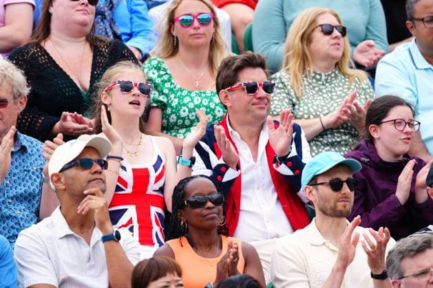 Fans on Court No.2 Wimbledon Tennis Championships, Day 6, The All England Lawn Tennis and Croquet Club, London, UK - 05 Jul 2025London The All England Lawn Tennis and United Kingdom  Copyright: xJavierxGarcia Shutterstockx 15385616z