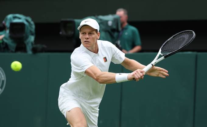 Italian Jannik Sinner plays a backhand in his third round match against Spain s Pedro Martinez on day six of the 2025 Wimbledon Championships in London on Saturday, July 05, 2025.  LON2025070511 HUGOxPHILPOTT