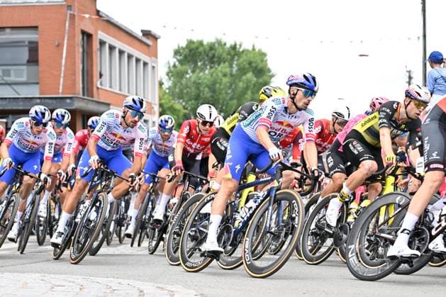 Tour de France 2025 Stage 1 LILLE METROPOLE, FRANCE - JULY 05 : Van Aert Wout (BEL) of Team Visma - Lease a Bike, Roglic Primoz (SLO) of Red Bull BORA - Hansgrohe in action during stage 1 of the 112th edition of Tour de France an UCI World Tour 2.UWT cycling road race stage for Men Elite of 185 km with start in Lille Metropole and finish in Lille Metropole on July 5, 2025 in Lille Metropole, France, 05 07 2025 ( Motordriver Kenny Verfaillie - Lille Metropole France  Copyright: xJanxDexMeuleneirx