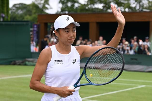 (250705) -- LONDON, July 5, 2025 -- Zhang Shuai waves to spectators after winning the mixed doubles first round match between Zhang Shuai of China Marcelo Arevalo of El Salvador and Chan Hao-Ching of Chinese Taipei Andre Goransson of Sweden at the Wimbledon Tennis Championships in London, Britain, July 5, 2025. ) (SP)BRITAIN-LONDON-TENNIS-WIMBLEDON-MIXED DOUBLES ZhaoxDingzhe 