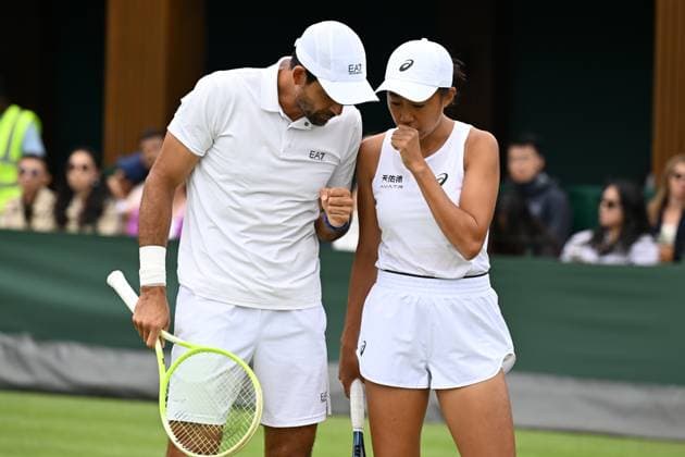 (250705) -- LONDON, July 5, 2025 -- Zhang Shuai (R) Marcelo Arevalo communicate during the mixed doubles first round match between Zhang Shuai of China Marcelo Arevalo of El Salvador and Chan Hao-Ching of Chinese Taipei Andre Goransson of Sweden at the Wimbledon Tennis Championships in London, Britain, July 5, 2025. ) (SP)BRITAIN-LONDON-TENNIS-WIMBLEDON-MIXED DOUBLES ZhaoxDingzhe 
