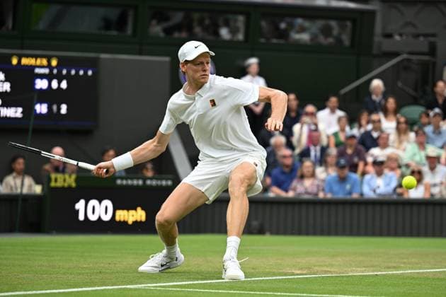 (250705) -- LONDON, July 5, 2025 -- Jannik Sinner hits a return during the men s singles third round match between Jannik Sinner of Italy and Pedro Martinez of Spain at the Wimbledon Tennis Championships in London, Britain, July 5, 2025. ) (SP)BRITAIN-LONDON-TENNIS-WIMBLEDON-MEN S SINGLES ZhaoxDingzhe 