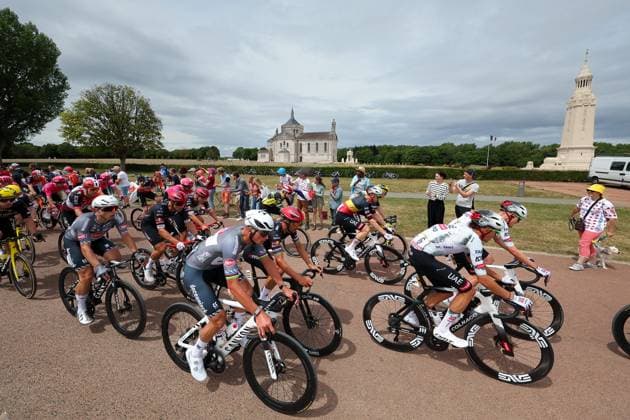 TOUR DE FRANCE 2025 PHOTOPQR VOIX DU NORD LUDOVIC MAILLARD ; 05 07 2025 ; ABLAIN SAINT NAZAIRE 05.07.2025. passage du tour de france a notre dame de lorette . PHOTO LUDOVIC MAILLARD LA VOIX DU NORD.- French cycling race Tour de France 2024 takes place in july 2025 HAUT DE FRANCE France  Copyright: xPHOTOPQR VOIXxDUxNORD MAXPPPxLUDOVICxMAILLARDx 20250705VDN9861 20250705VDN9861
