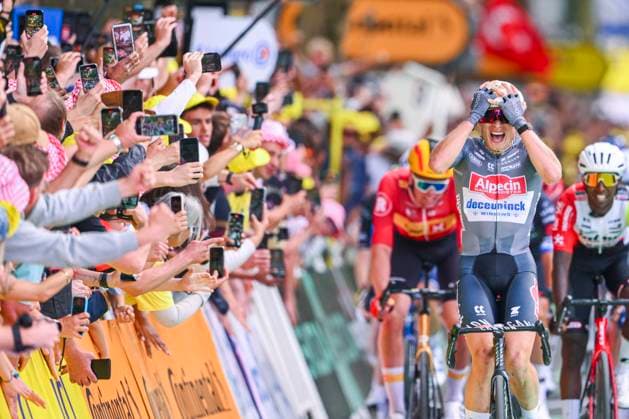 Tour de France 2025 Stage 1 LILLE METROPOLE, FRANCE - JULY 05 : Philipsen Jasper (BEL) of Alpecin-Deceuninck celebrating his victory during stage 1 of the 112th edition of Tour de France an UCI World Tour 2.UWT cycling road race stage for Men Elite of 185 km with start in Lille Metropole and finish in Lille Metropole on July 5, 2025 in Lille Metropole, France, 05 07 2025 ( Motordriver Kenny Verfaillie - Lille Metropole France  Copyright: xVincentxKalutx