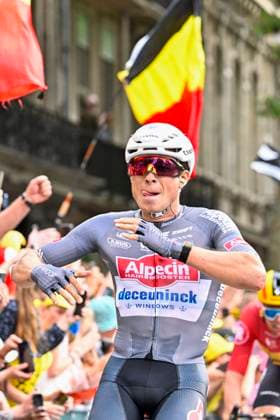 Tour de France 2025 Stage 1 LILLE METROPOLE, FRANCE - JULY 05 : Philipsen Jasper (BEL) of Alpecin-Deceuninck celebrating his victory during stage 1 of the 112th edition of Tour de France an UCI World Tour 2.UWT cycling road race stage for Men Elite of 185 km with start in Lille Metropole and finish in Lille Metropole on July 5, 2025 in Lille Metropole, France, 05 07 2025 ( Motordriver Kenny Verfaillie - Lille Metropole France  Copyright: xJanxDexMeuleneirx
