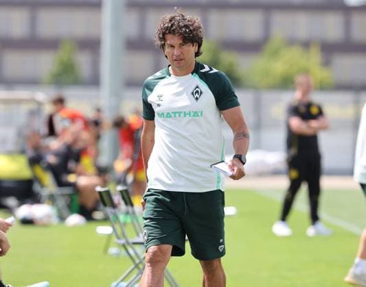 Samstag 05.07.2025, Saison 2025 26, Vorbereitung des BVB II auf die Hinrunde in der Regionalliga West, Testspiel auf dem BVB-Trainingsgelände Hohenbuschei, BVB 09 Borussia Dortmund II - SV Werder Bremen II, Nelson Valdez (Co-Trainer, SVW) *** Saturday 05 07 2025, Season 2025 26, Preparation of BVB II for the first half of the season in the Regionalliga West, Test match at the BVB training ground Hohenbuschei, BVB 09 Borussia Dortmund II SV Werder Bremen II, Nelson Valdez Co Coach, SVW
