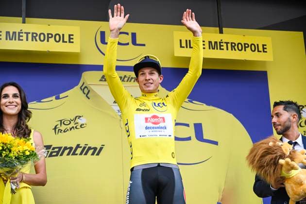 Tour de France 2025 Stage 1 LILLE METROPOLE, FRANCE - JULY 05 : Philipsen Jasper (BEL) of Alpecin-Deceuninck on the podium with the yellow jersey during stage 1 of the 112th edition of Tour de France an UCI World Tour 2.UWT cycling road race stage for Men Elite of 185 km with start in Lille Metropole and finish in Lille Metropole on July 5, 2025 in Lille Metropole, France, 05 07 2025 ( Motordriver Kenny Verfaillie - Lille Metropole France  Copyright: xJanxDexMeuleneirx