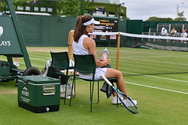 Wimbledon Tennis Championships - Day 6 LONDON, UNITED KINGDOM - JULY 05: Zeynep Sonmez of Turkiye plays against Ekaterina Alexandrova (not seen) during the women s singles third round match on day six of the Championships Wimbledon 2025 at All England Lawn Tennis and Croquet Club on July 05, 2025 in London, United Kingdom. Ray Tang Anadolu London United Kingdom. Editorial use only. Please get in touch for any other usage.  Copyright: x2025xAnadoluxRayxTangx