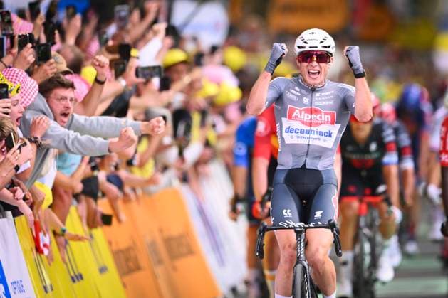 Tour de France 2025 Stage 1 LILLE METROPOLE, FRANCE - JULY 05 : Philipsen Jasper (BEL) of Alpecin-Deceuninck during stage 1 of the 112th edition of Tour de France an UCI World Tour 2.UWT cycling road race stage for Men Elite of 185 km with start in Lille Metropole and finish in Lille Metropole on July 5, 2025 in Lille Metropole, France, 05 07 2025 ( Motordriver Kenny Verfaillie - Lille Metropole France  Copyright: xVincentxKalutx
