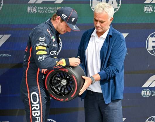 Formula 1, Qualification Session, Silverstone, UK, 05 July, 2025. 05 July 2025. Max Verstappen, (presented with the Pole Position Award by Jose Mourinho) Red Bull Racing, takes 1st place and Pole Position in the Qualification Session at the Formula 1 Qatar Airways British Grand Prix at Silverstone, Northamptonshire, UK., Credit:Lee Floyd Avalon UK, Northamptonshire, Silverstone Copyright: xLeexFloydx xAvalonx 1018969368