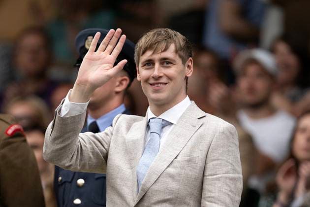 Day Six: The Championships - Wimbledon 2025 LONDON, ENGLAND - JULY 05: Swimmer Stephen Clegg waves from the Royal Box prior to the Gentlemen Singles third round match between Jannik Sinner of Italy and Pedro Martinez of Spain on day six of The Championships Wimbledon 2025 at All England Lawn Tennis and Croquet Club on July 05, 2025 in London, England. London All England Lawn Tennis and Croq England United Kingdom Copyright: xVisionhausx 776301258