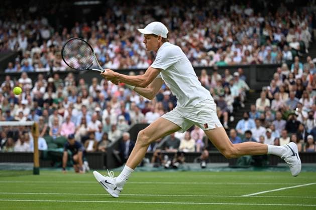 Day Six: The Championships - Wimbledon 2025 LONDON, ENGLAND - JULY 05: Jannik Sinner of Italy in action against Pedro Martinez of Spain during the Gentlemen s Singles third round match on day six of The Championships Wimbledon 2025 at All England Lawn Tennis and Croquet Club on July 05, 2025 in London, England. London All England Lawn Tennis and Croq England United Kingdom Copyright: xVisionhausx 776301258