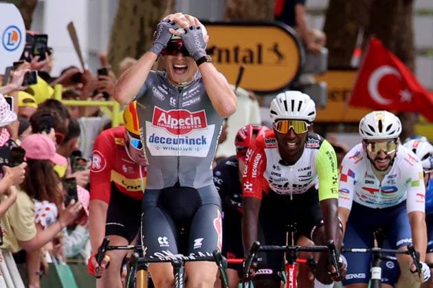 TOUR DE FRANCE 2025 PHOTOPQR VOIX DU NORD STEPHANE MORTAGNE ; 05 07 2025 ; LILLE, 05.07.2025 Cyclisme, velo, Tour de France, Arrivée de la 1ere etape du Tour de France entre Lille et Lille Victoire au sprint de Jasper Philipsen qui prend dans la foulle le maillot jaune PHOTO STEPHANE MORTAGNE LA VOIX DU NORD- French cycling race Tour de France 2024 takes place in july 2025 Hauts de France France  Copyright: xPHOTOPQR VOIXxDUxNORD MAXPPPxSTEPHANExMORTAGNEx 20250705VDN0721 20250705VDN0721