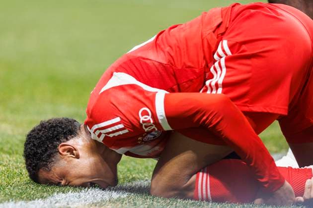 Paris Saint-Germain v FC Bayern Munchen: FIFA Club World Cup 2025 Atlanta, Georgia - July 5 2025: Jamal Musiala of FC Bayern Munchen suffers an injury during the FIFA Club World Cup 2025 quarter-final match between Paris Saint-Germain and FC Bayern Munchen at Mercedes-Benz Stadium Atlanta Mercedes-Benz Stadium Georgia United States Copyright: xLatinxSportxImagesx