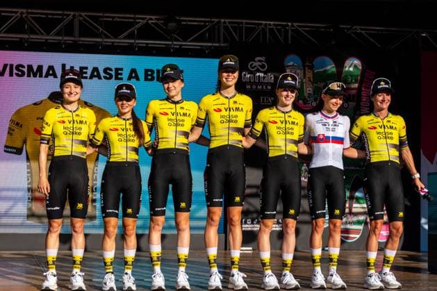 CICLISMO - Giro d Italia - Giro d Italia Women - Team Presentation Visma Lease a Bike Team during Giro d Italia Women - Team Presentation, Giro d Italia race in Bergamo, Italy, July 05 2025 Bergamo Italy  Copyright: xIPAxSport ABACAx