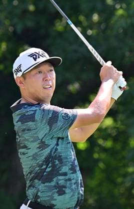SILVIS, IL - JUL 05: Golfer David Lipsky watches his ball after hitting his shot on the 2 tee during the third round of the John Deere PGA, Golf Herren Golf Classic on July 05, 2025, at TPC Deere Run in Silvis,IL. (Photo by Keith Gillett Icon Sportswire) GOLF: JUL 05 PGA John Deere Classic EDITORIAL USE ONLY Icon25070555