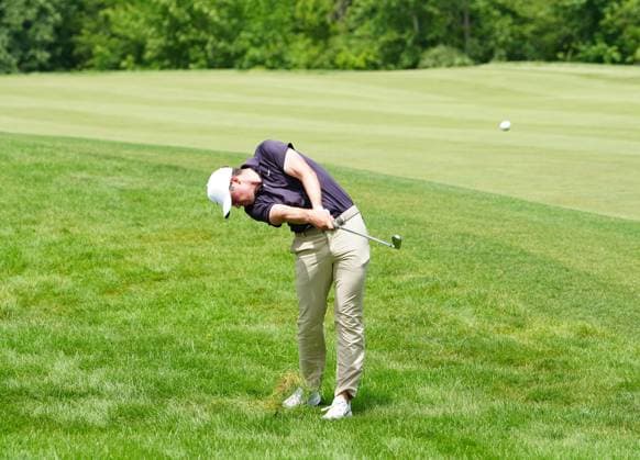 SILVIS, IL - JULY 05: PGA, Golf Herren golfer Davis Thompson plays a shot out of the rough on the 15th hole during the third round of the John Deere Classic on July 5, 2025, at TPC Deere Run in Silvis, Illinois. (Photo by Brian Spurlock Icon Sportswire) GOLF: JUL 05 PGA John Deere Classic EDITORIAL USE ONLY Icon25070516