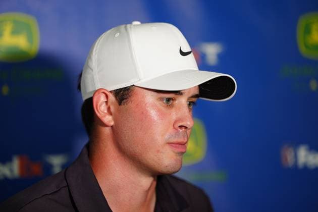 SILVIS, IL - JULY 05: PGA, Golf Herren golfer Davis Thompson does an interview with the media after finishing his third round of the John Deere Classic on July 5, 2025, at TPC Deere Run in Silvis, Illinois. (Photo by Brian Spurlock Icon Sportswire) GOLF: JUL 05 PGA John Deere Classic EDITORIAL USE ONLY Icon25070523