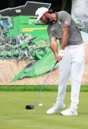 SILVIS, IL - JULY 05: PGA, Golf Herren golfer Max Homa plays his tee shot on the 18th hole during the John Deere Classic on July 5, 2025, at TPC Deere Run in Silvis, Illinois. (Photo by Brian Spurlock Icon Sportswire) GOLF: JUL 05 PGA John Deere Classic EDITORIAL USE ONLY Icon25070568