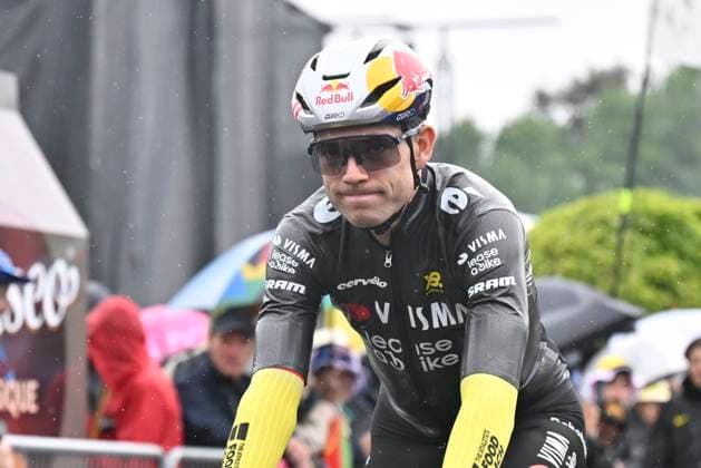 Tour de France 2025 Stage 2 BOULOGNE-SUR-MER, FRANCE - JULY 06 : Van Aert Wout (BEL) of Team Visma - Lease a Bike before the start of the race during stage 2 of the 112th edition of Tour de France an UCI World Tour 2.UWT cycling road race stage for Men Elite of 212 km with start in Lauwin-Planque and finish in Boulogne-sur-Mer on July 6, 2025 in Boulogne-sur-Mer, France, 06 07 2025 ( Motordriver Kenny Verfaillie - Boulogne-sur-Mer France  Copyright: xJanxDexMeuleneirx