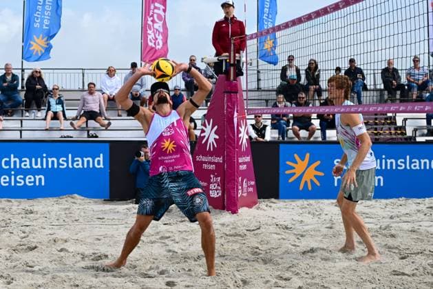 Beachvollyball I Herren I Damen I Halbfinale I National l St. Peter Ording I Strand I Sandbank I Festival Charakter I SPO I 06.07.2025 I v.l. Erdmann Jonathan (1. Beachclub Kiel) , Rock the Beach - die Nationale Beach-Vollyball Serie mit Festival-Charakter auf der Sandbank Strand in Ording vom 04.07. - 06.07.2025 , Qualifikation zur Deutschen Meisterschaft , Ording Sandbank Schleswig-Holstein Deutschland