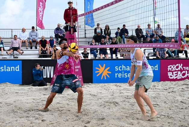 Beachvollyball I Herren I Damen I Halbfinale I National l St. Peter Ording I Strand I Sandbank I Festival Charakter I SPO I 06.07.2025 I v.l. Erdmann Jonathan (1. Beachclub Kiel) , Wolf Georg (Eintracht Spontent) , Rock the Beach - die Nationale Beach-Vollyball Serie mit Festival-Charakter auf der Sandbank Strand in Ording vom 04.07. - 06.07.2025 , Qualifikation zur Deutschen Meisterschaft , Ording Sandbank Schleswig-Holstein Deutschland