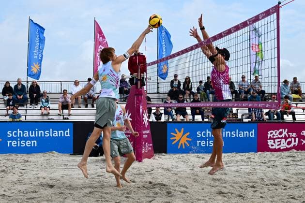 Beachvollyball I Herren I Damen I Halbfinale I National l St. Peter Ording I Strand I Sandbank I Festival Charakter I SPO I 06.07.2025 I v.l. Wolf Peter (TuSA 06 Duesseldorf) , Erdmann Jonathan (1. Beachclub Kiel) , Rock the Beach - die Nationale Beach-Vollyball Serie mit Festival-Charakter auf der Sandbank Strand in Ording vom 04.07. - 06.07.2025 , Qualifikation zur Deutschen Meisterschaft , Ording Sandbank Schleswig-Holstein Deutschland